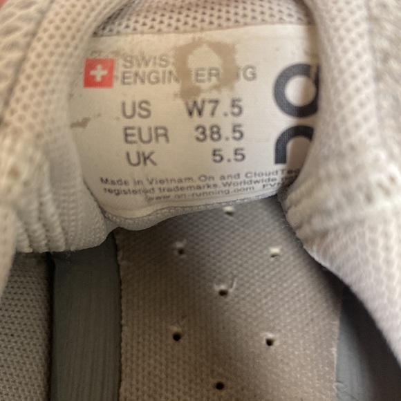 Grey and white On clouds Womens 7.5 - Picture 5 of 5